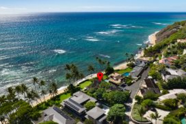 Rare Diamond Head Beachfront Offering True Hawaii Ambiance