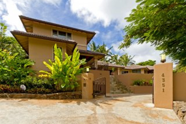 Custom Black Point Luxury Home in Prestigious Kahala