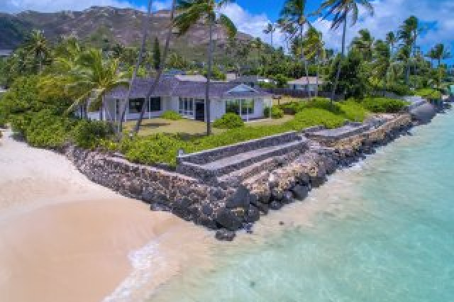 Lanikai Oceanfront - Classic Island Waterfront Retreat