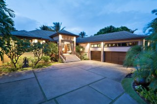 Impeccable Custom Kahala Avenue Estate - Close to Ocean