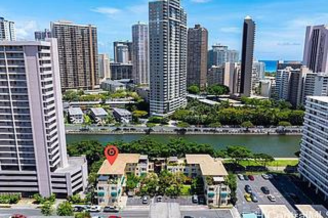 Commodore Waikiki Condo