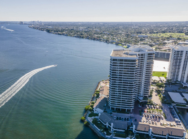 Just Listed | 100 Lakeshore Drive #T53