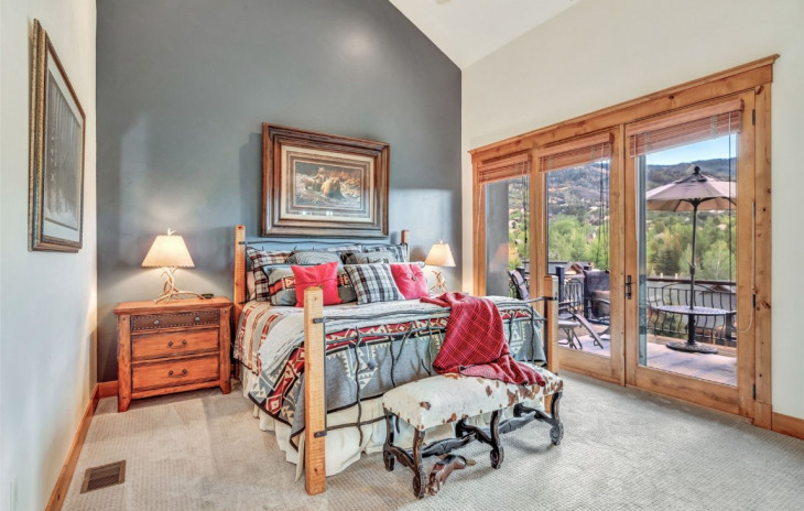 1515 Eagle Glen Drive Photo