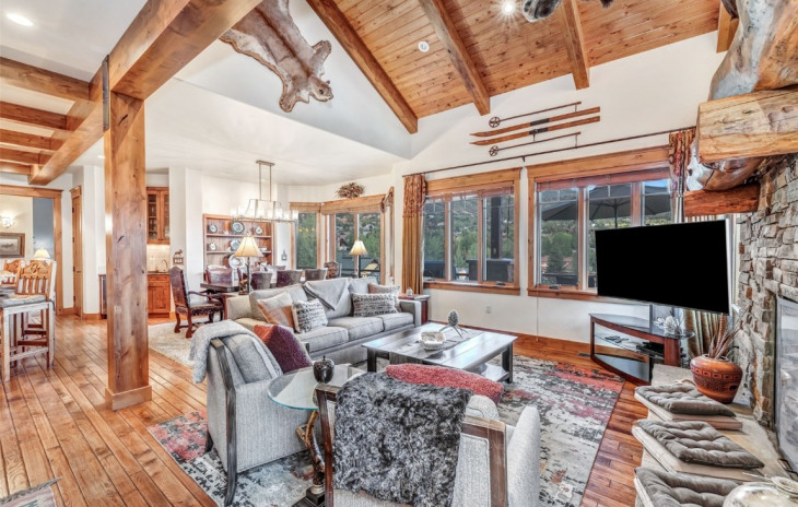 1515 Eagle Glen Drive Photo