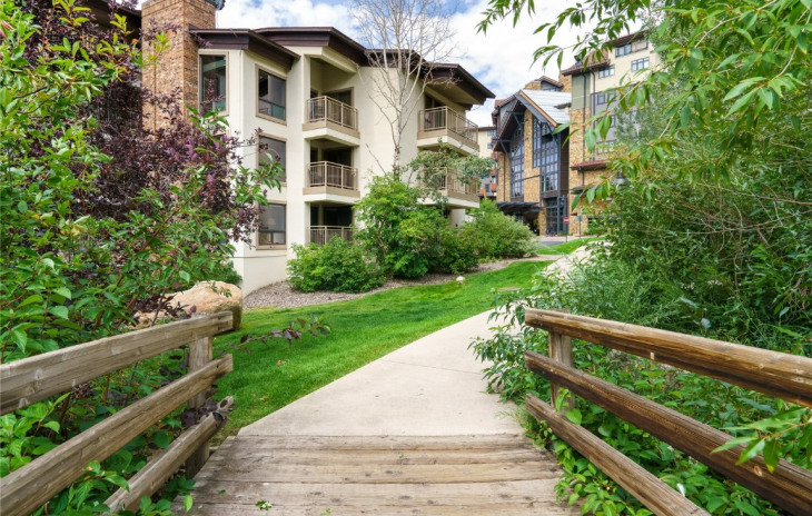 2286 Apres Ski Way Photo