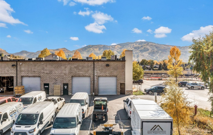 1625 Mid Valley Drive Photo
