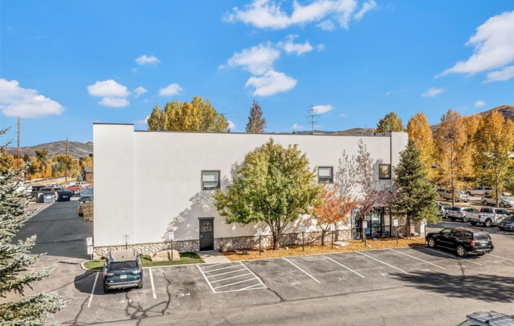 1625 Mid Valley Drive Photo