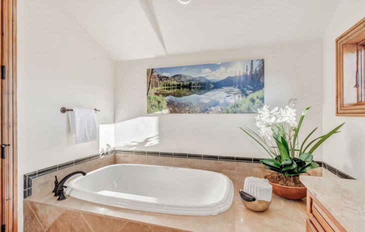3015 Apres Ski Way Photo