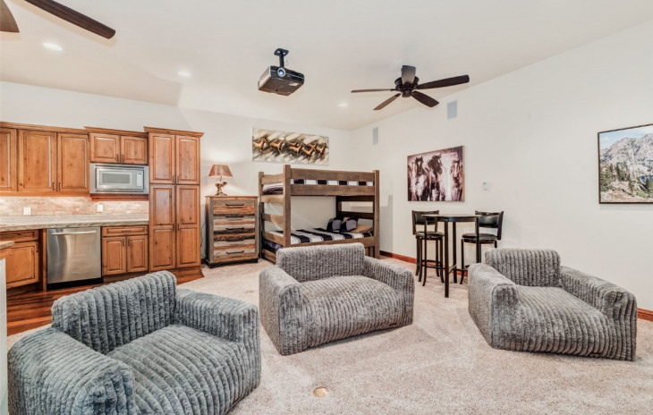 3015 Apres Ski Way Photo