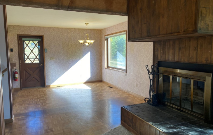 1060 Thornburg Photo