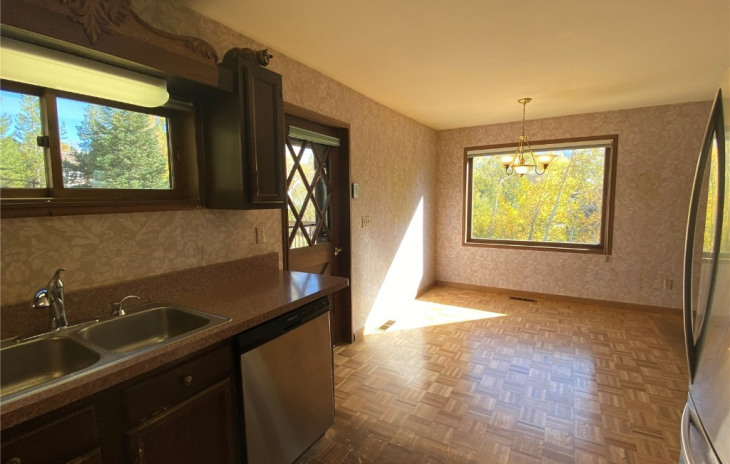 1060 Thornburg Photo