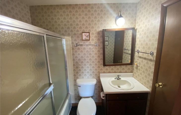 1060 Thornburg Photo