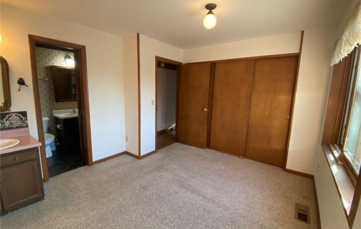 1060 Thornburg Photo