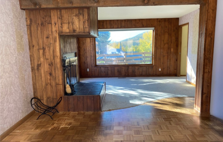 1060 Thornburg Photo
