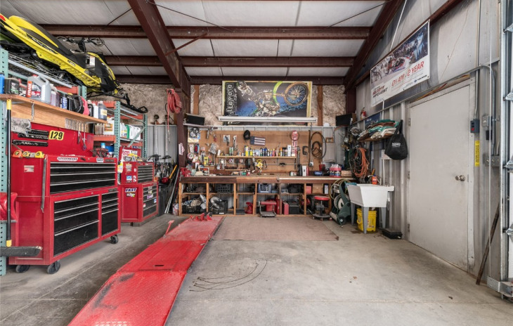 26635 Neptune Place Photo