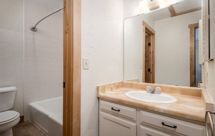 2 Cedar Court Photo