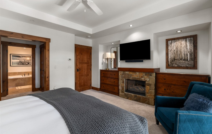 2250 Apres Ski Way Photo