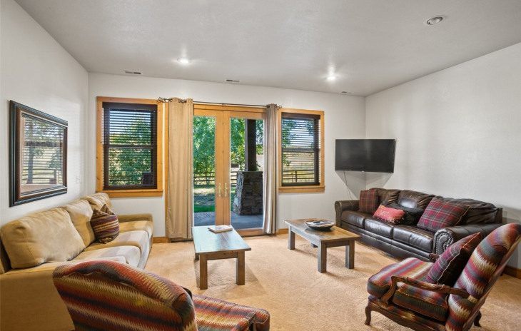 25210 Rainbow Ridge Photo