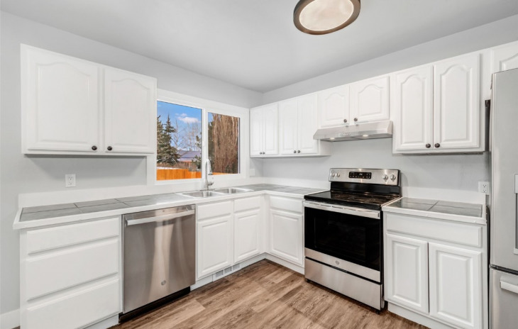 408 Meadowbrook Court Photo