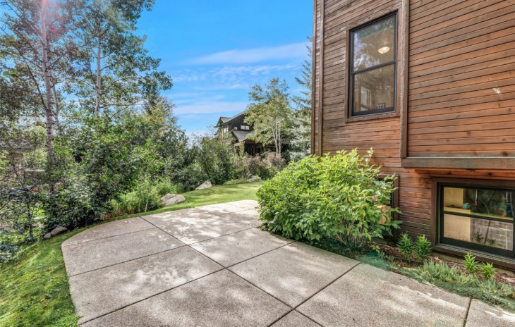 1862 Highland Way Photo