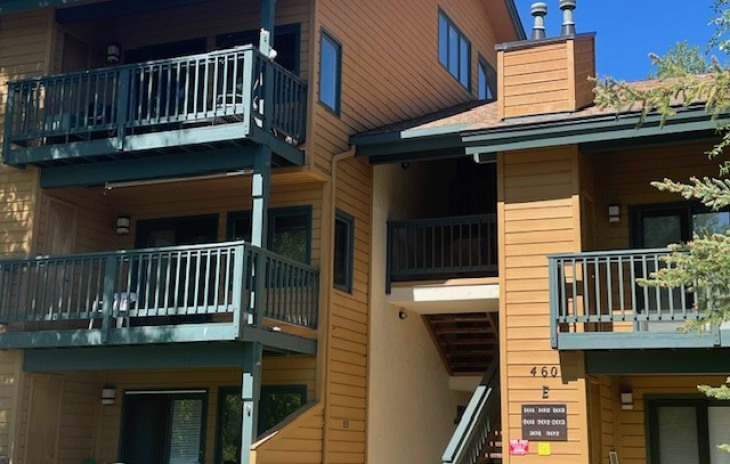 460 Ore House Plaza Photo