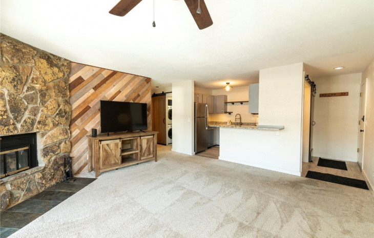 520 Ore House Plaza Photo