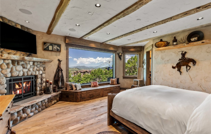 2555 Ski Trail Lane Photo