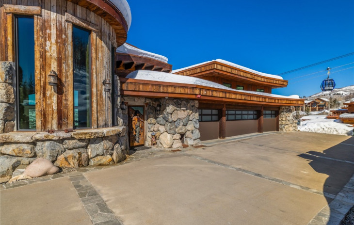 2555 Ski Trail Lane Photo