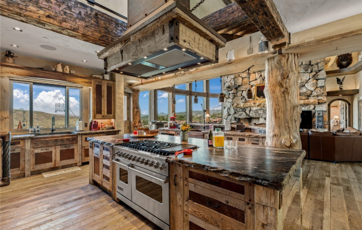 2555 Ski Trail Lane Photo
