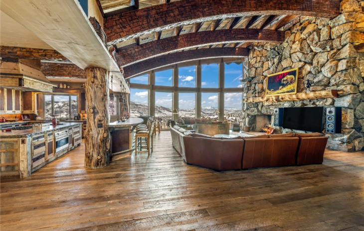 2555 Ski Trail Lane Photo
