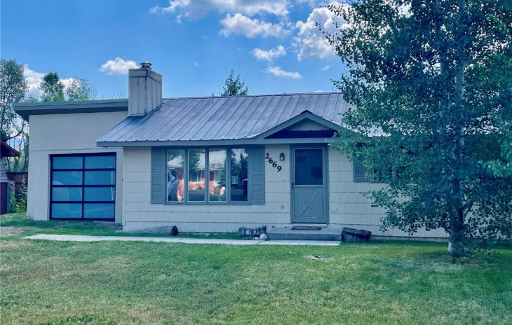 2669 Riverside Drive Photo