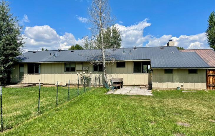 2669 Riverside Drive Photo