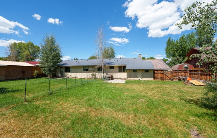 2669 Riverside Drive Photo