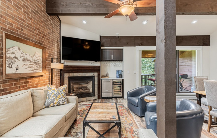 1465 Moraine Circle Photo