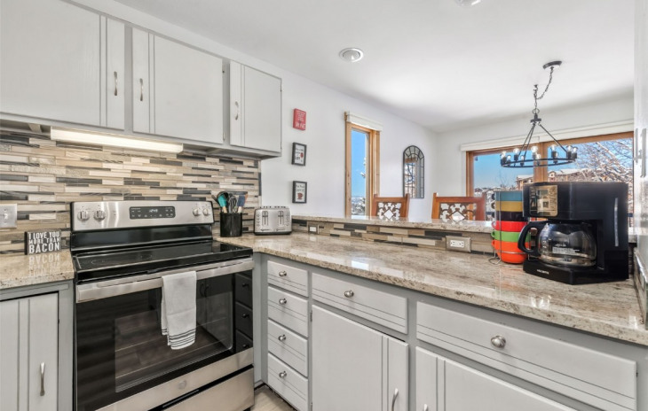 2590 Longthong Road Photo