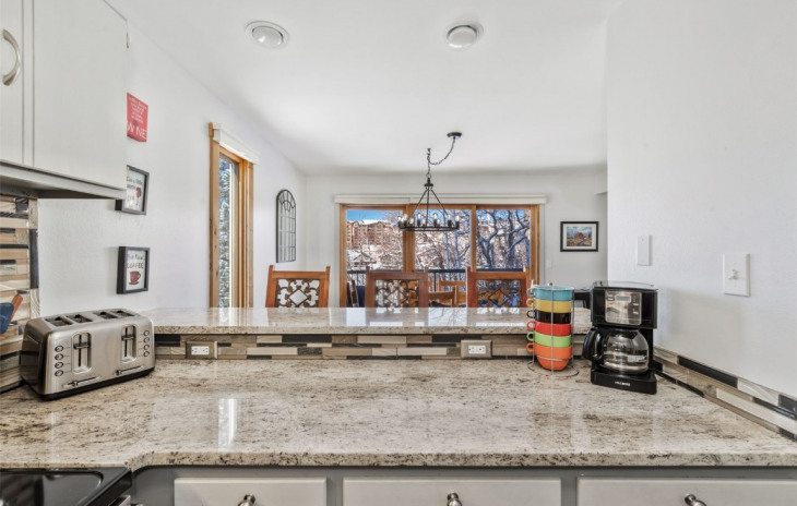 2590 Longthong Road Photo