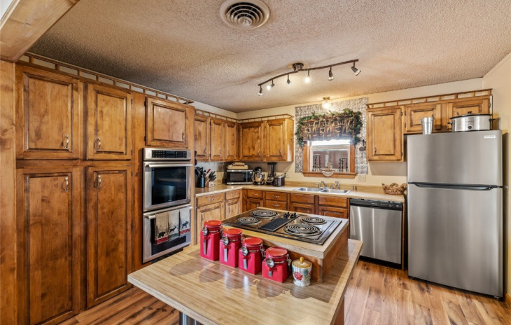 1360 Indian Trail Photo