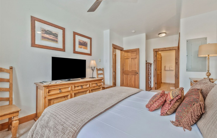 2920 Village Drive Photo