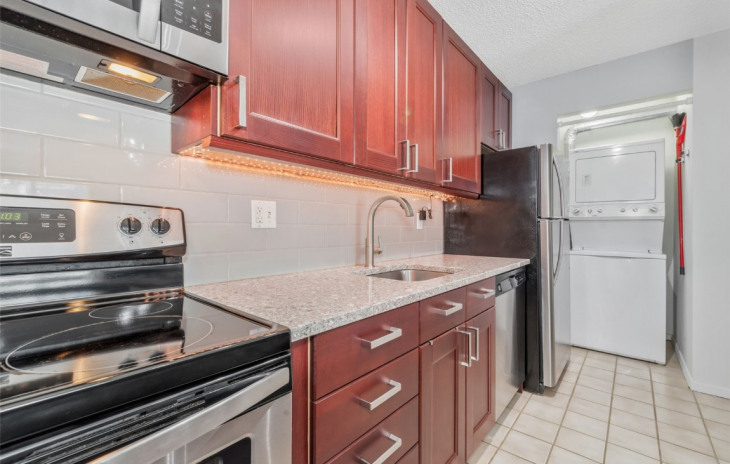 1320 Athens Plaza Photo