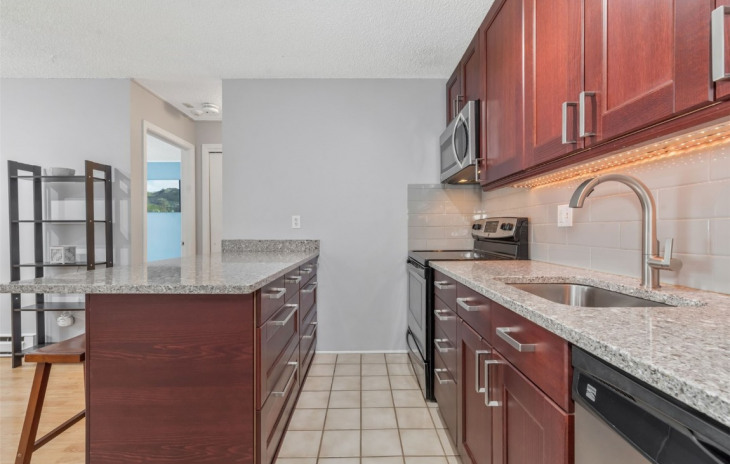 1320 Athens Plaza Photo
