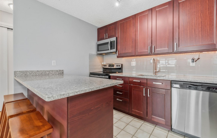 1320 Athens Plaza Photo
