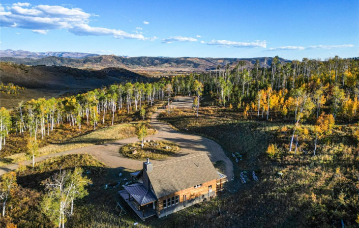 56025 Hannahs Way Photo