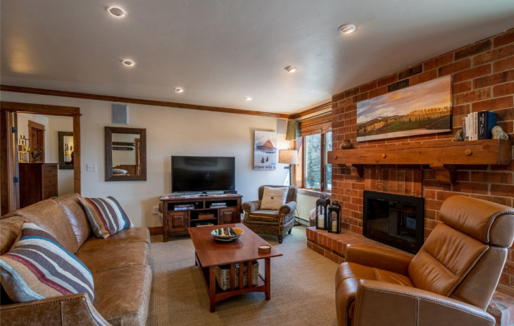 2420 Ski Trail Lane Photo