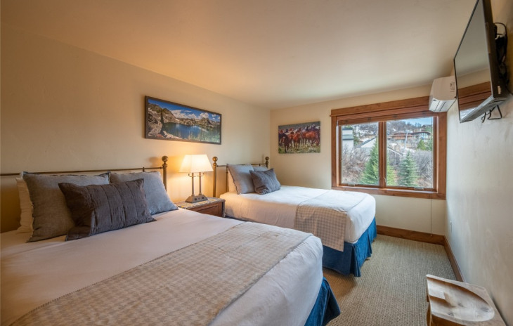 2420 Ski Trail Lane Photo