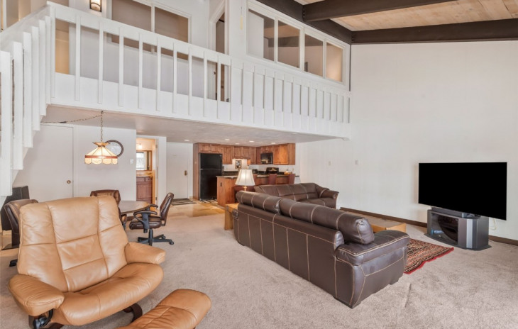 465 Tamarack Drive Photo