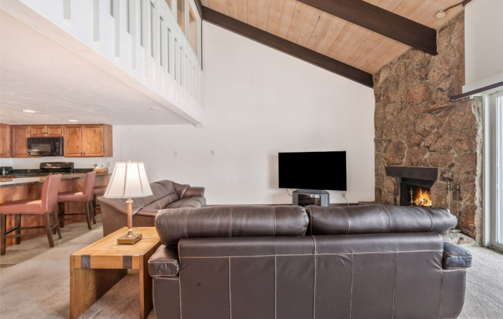 465 Tamarack Drive Photo