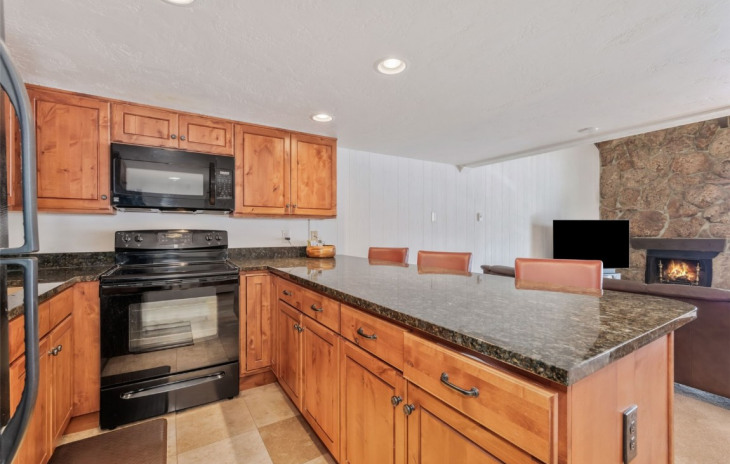 465 Tamarack Drive Photo