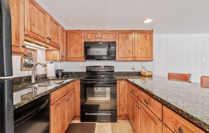 465 Tamarack Drive Photo