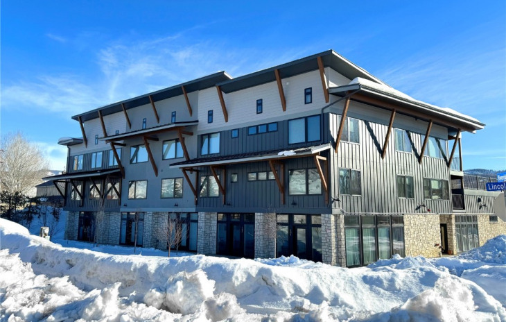 2507 Riverside Drive Photo