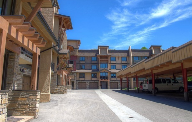 2335 Apres Ski Way Photo